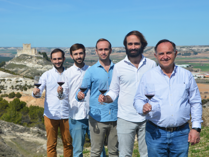 Tomás Postigo con sus cuatro hijos Gabriel, Alberto, Juan y Nicolás